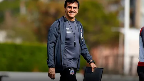 Gustavo Quinteros es pura confianza pese a la crisis de Colo Colo, mismo equipo que decidió tomar para enderezarlo.