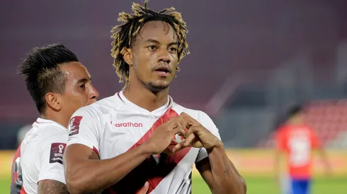 Carrillo marcó los dos goles de Perú en el empate ante Paraguay en el Defensores del Chaco.
