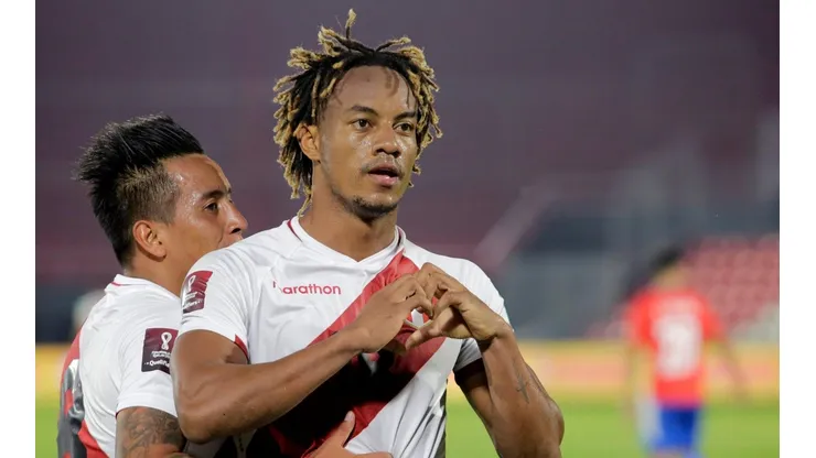 Carrillo marcó los dos goles de Perú en el empate ante Paraguay en el Defensores del Chaco.