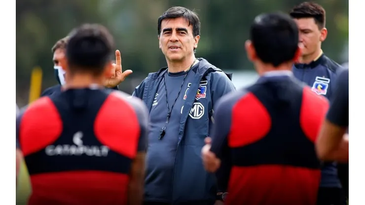 Gustavo Quinteros comienza a meter mano en Colo Colo.