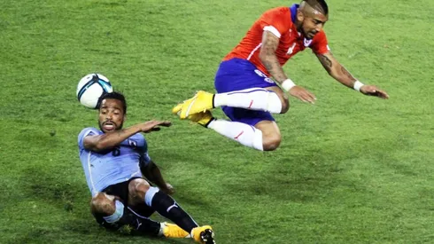 Álvaro Pereira ya palpita el duelo de Uruguay contra Chile.