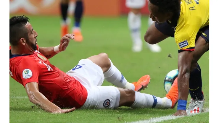 Mauricio Isla es uno de los titulares seguros de la selección chilena en el proceso para el Mundial de Qatar 2022