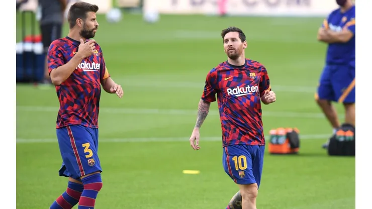 Piqué y Messi antes de disputar el trofeo Joan Gamper