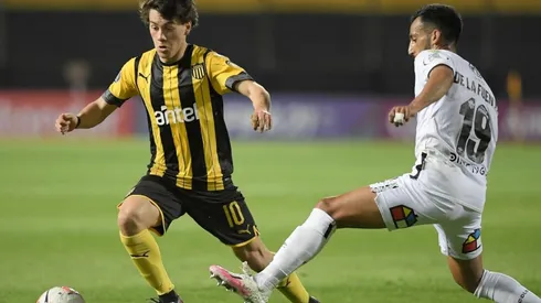 Facundo Pellistri ante Colo Colo por la Copa Libertadores. Ahora firmó en el Manchester United.