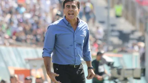 Gustavo Quinteros será presentado este martes, dirigirá su primera práctica y el viernes su primer partido en Colo Colo.