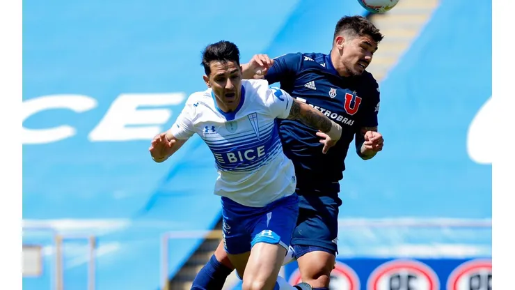 Universidad Católica y Universidad de Chile juegan en San Carlos de Apoquindo una nueva edición del Clásico Universitario.