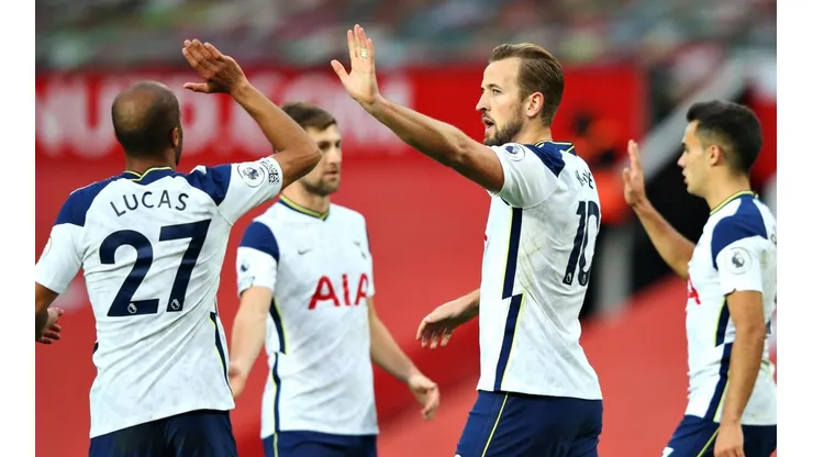 Los Spurs barren con los Reds Devils en Old Trafford