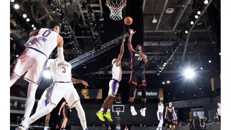 Butler se lució ante los Lakers en el tercer juego de la gran final