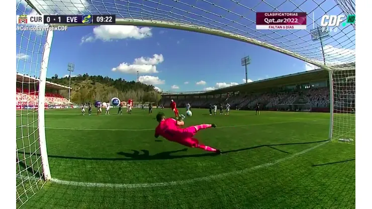 El gol de Johnny Herrera a Paulo Garcés.
