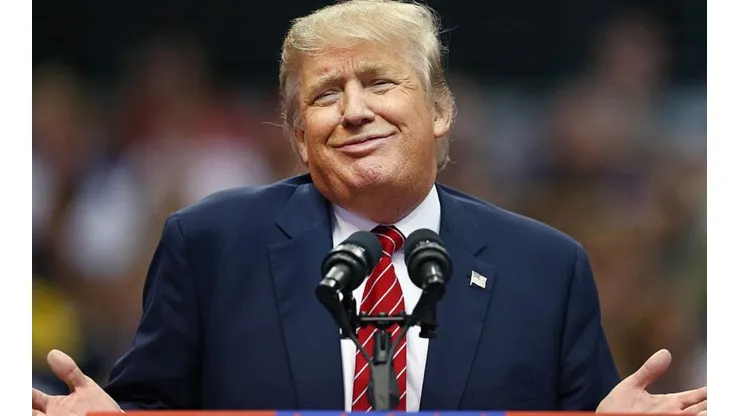 Donald Trump sorprende con gesto frente a la prensa | Foto: Getty