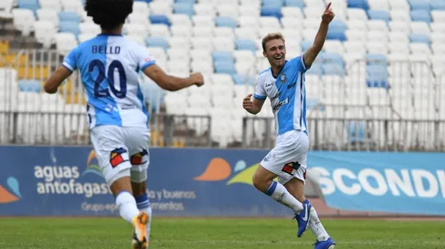 Los Pumas comenzaron perdiendo pero remontaron quedándose con un triunfo por 2-1 en el Calvo y Bascuñán.
