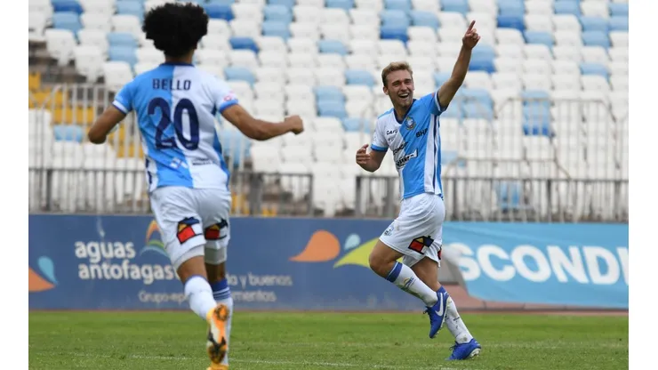 Los Pumas comenzaron perdiendo pero remontaron quedándose con un triunfo por 2-1 en el Calvo y Bascuñán.