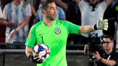 Claudio Bravo no fue convocado a la selección chilena pero Pellegrini cree que podrá entrenar la próxima semana