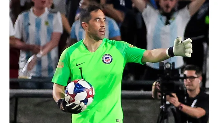Claudio Bravo no fue convocado a la selección chilena pero Pellegrini cree que podrá entrenar la próxima semana
