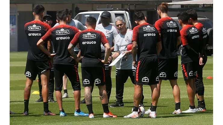 La selección chilena conocerá este jueves la nómina de convocados para los encuentros contra Uruguay y Colombia por Eliminatorias Sudamericanas