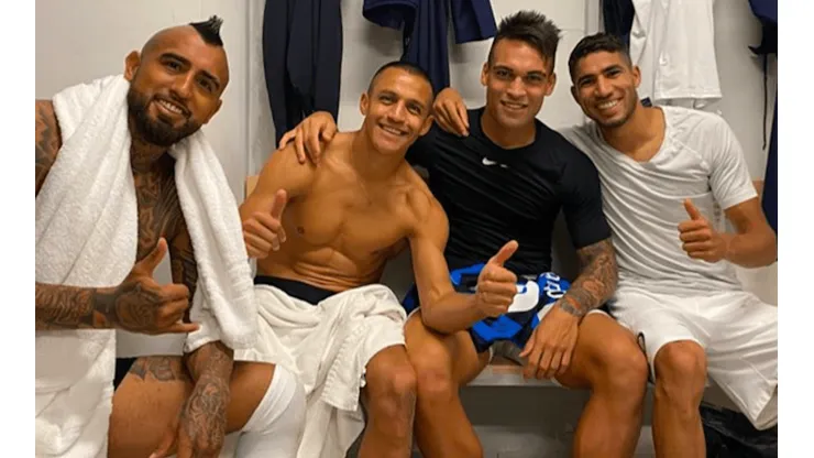 Hakimi junto a la nueva banda del Inter, con Alexis, Vidal y Lautaro