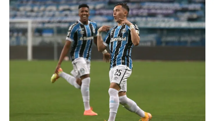 Gremio festeja el 1-0 contra Católica en Copa Libertadores.