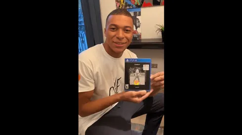 Mbappé con el primer FIFA 21