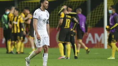 Peñarol arrasó a un Colo Colo lamentable en Uruguay