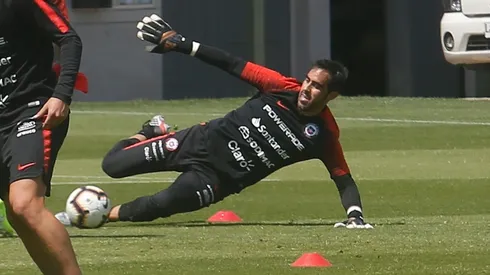 Claudio Bravo sabrá en las próximas horas si podrá estar en el arco de Chile para las eliminatorias