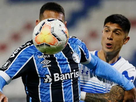 Valber Huerta casi se queda abajo del avión de la UC a Brasil