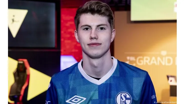 Tim Latka donará el dinero que le da el club le da para FIFA Points a la Fundación Robert Enke.