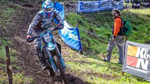 El chileno hizo una gran carrera bajo condiciones climáticas adversas.