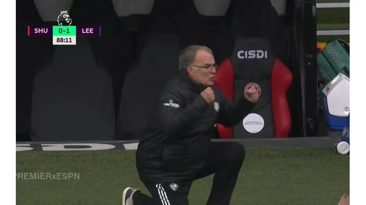 Bielsa celebró con euforia el gol de Patrick Bamford para el Leeds en el minuto 88 de partido.