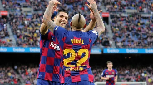 Arturo Vidal le desea suerte a Suárez en el Atlético Madrid.
