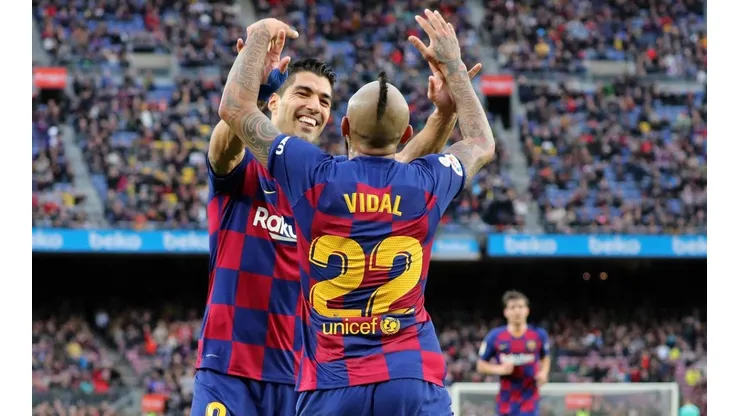 Arturo Vidal le desea suerte a Suárez en el Atlético Madrid.