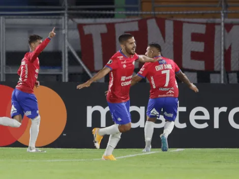 Wilstermann tumba a Peñarol y obliga a Colo Colo a sumar en Uruguay