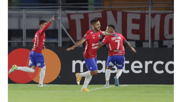 Jorge Wilstermann bajó a Colo Colo del segundo lugar del Grupo C de la Copa Libertadores.