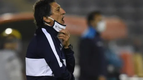 Mario Salas ante Racing Club por Copa Libertadores