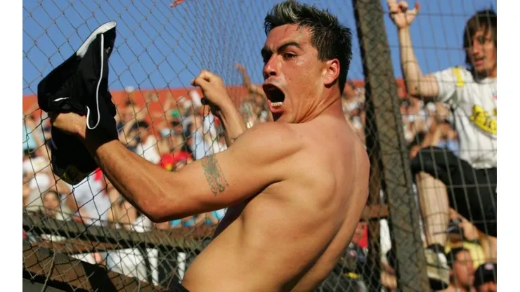 Esteban Paredes logró recién en 2009 su primer título de Primera División, y será en Colo Colo.