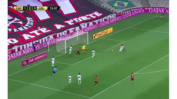 El segundo autogol de Colo Colo ante Paranaense.