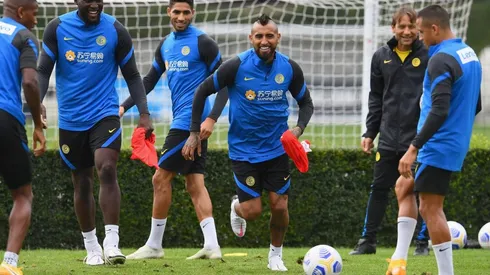 Antonio Conte espera que el King sea un referente en mediocampo para los más jóvenes del plantel.