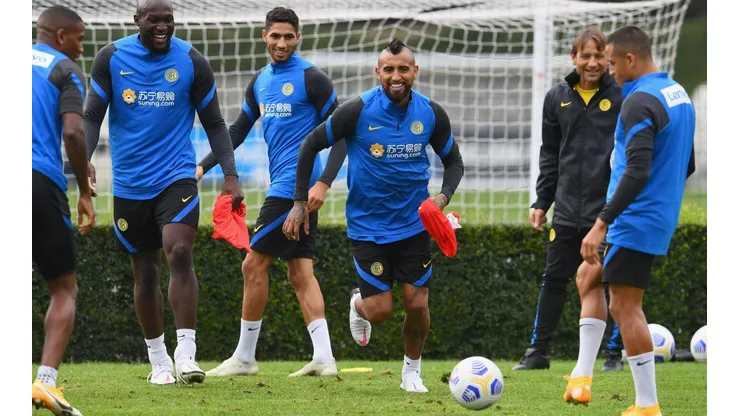 Antonio Conte espera que el King sea un referente en mediocampo para los más jóvenes del plantel.