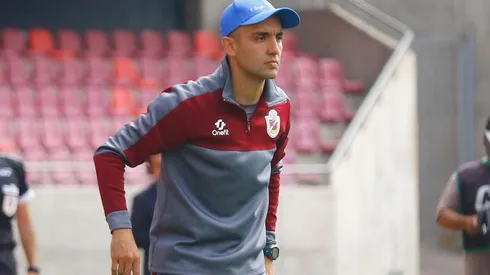 Francisco Bozán dirigiendo a La Serena ante Colo Colo
