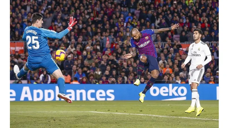 Arturo Vidal le marcó al Real Madrid vistiendo la camiseta del Barcelona.