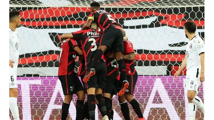 Athletico Paranaense le ganó como quiso a un triste Colo Colo.