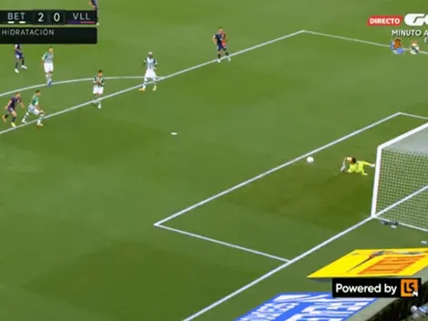 Bravo se luce con un tapadón ante Orellana en el Betis - Valladolid