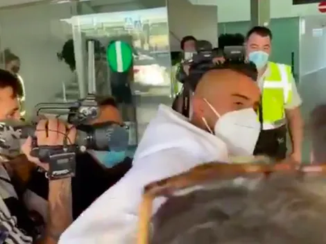 Vidal llega al aeropuerto y va rumbo a Italia para firmar con Inter