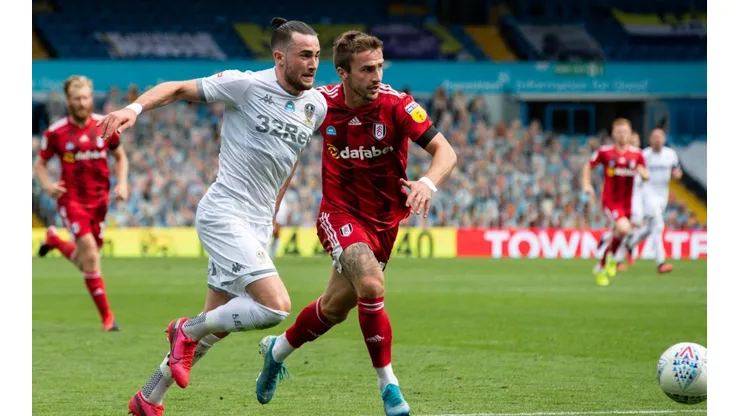 Leeds se impuso por 4-3 en un intenso partido ante Fulham por la fecha 2 de la Liga Premier.