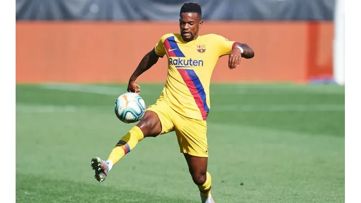 El agente del lateral le está buscando nuevo club en la Premier League.