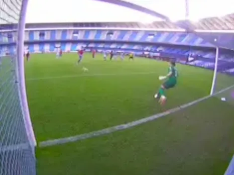 Video: mala salida de Arias termina en gol de Nacional