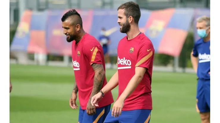 Arturo Vidal y Miralem Pjanic llamaron la atención en la práctica de Barcelona de este jueves