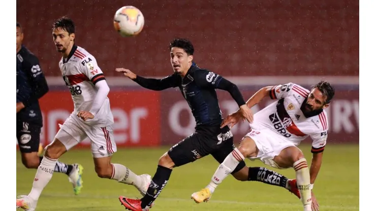 Mauricio Isla es titular en Flamengo para visitar a Independiente del Valle