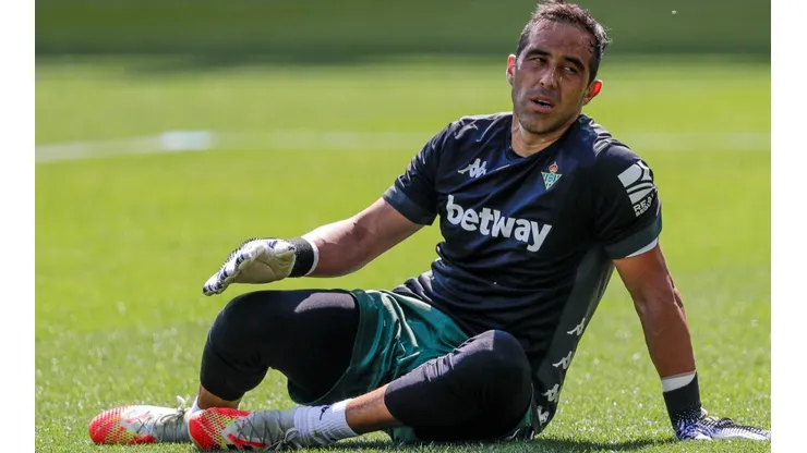 Claudio Bravo en su debut con el Betis