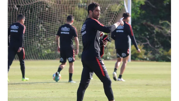 Bravo se ilusiona con dirigir cuando se retire del fútbol