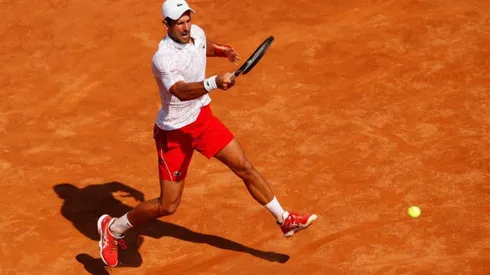 Novak Djokovic ganó con claridad en la arcilla romana